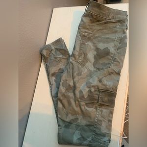 Old Navy Women's Rockstar Jeans Super Skinny High Rise Camo Cargo Pocket Sz 6